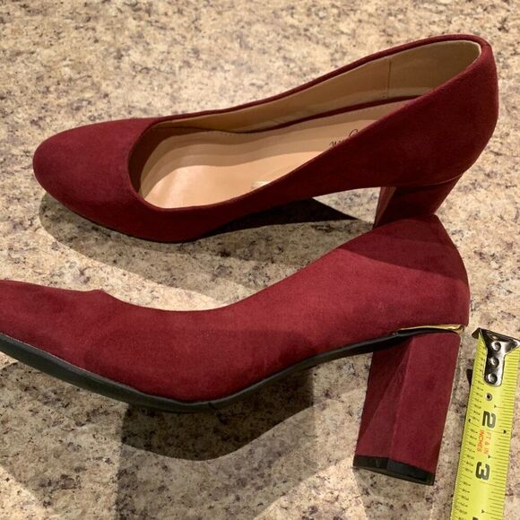 Lily Morgan Sz 9 burgundy faux suede pump, gold heel detail, never worn - Picture 6 of 16